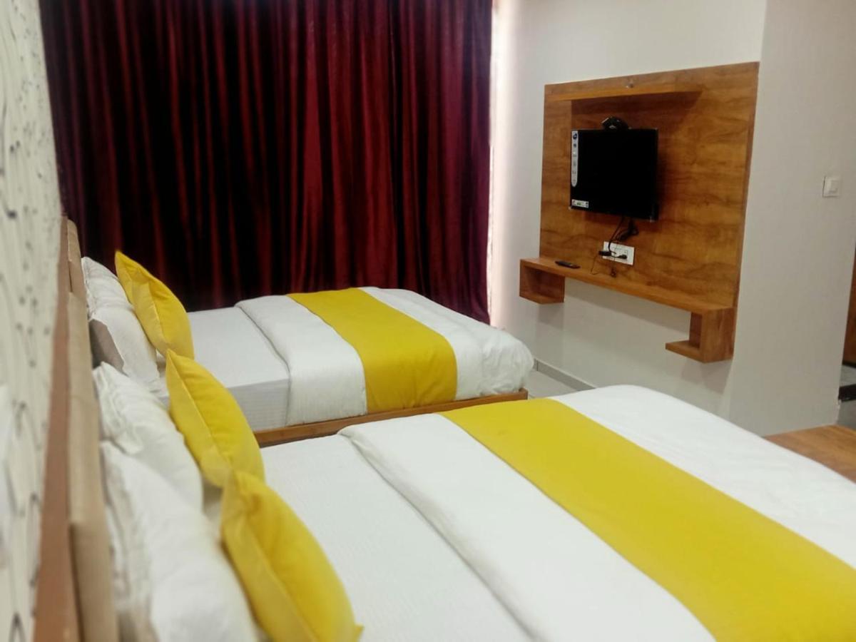 Hotel Dreamland Vadodara Eksteriør bilde