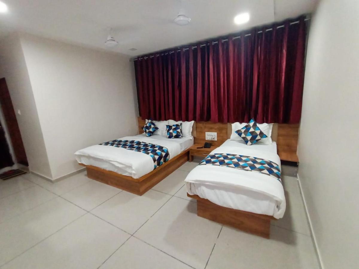 Hotel Dreamland Vadodara Eksteriør bilde