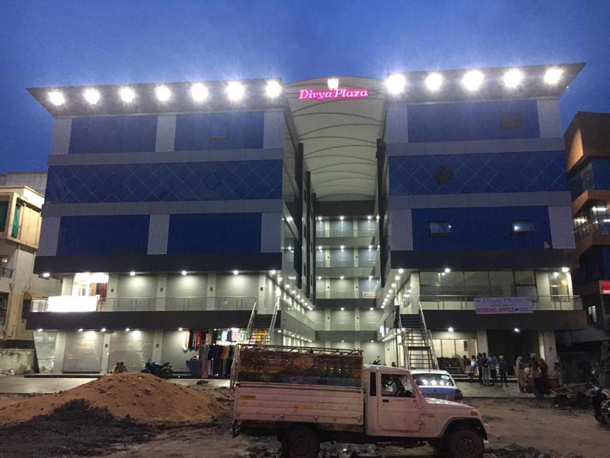 Hotel Dreamland Vadodara Eksteriør bilde